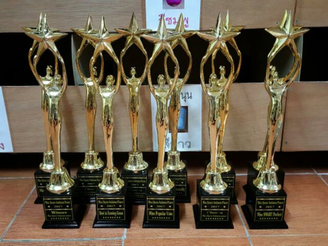 ถ้วยรางวัล วันครบรอบ วันวาเลนไทน์ วันแม่ วันพ่อ รับปริญญา เรียนจบ best boss best boyfriend พนักงานดีเด่น
