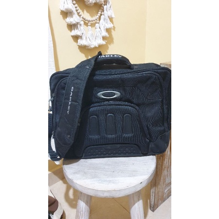 กระเป๋าแล็ปท็อป Oakley Preloved