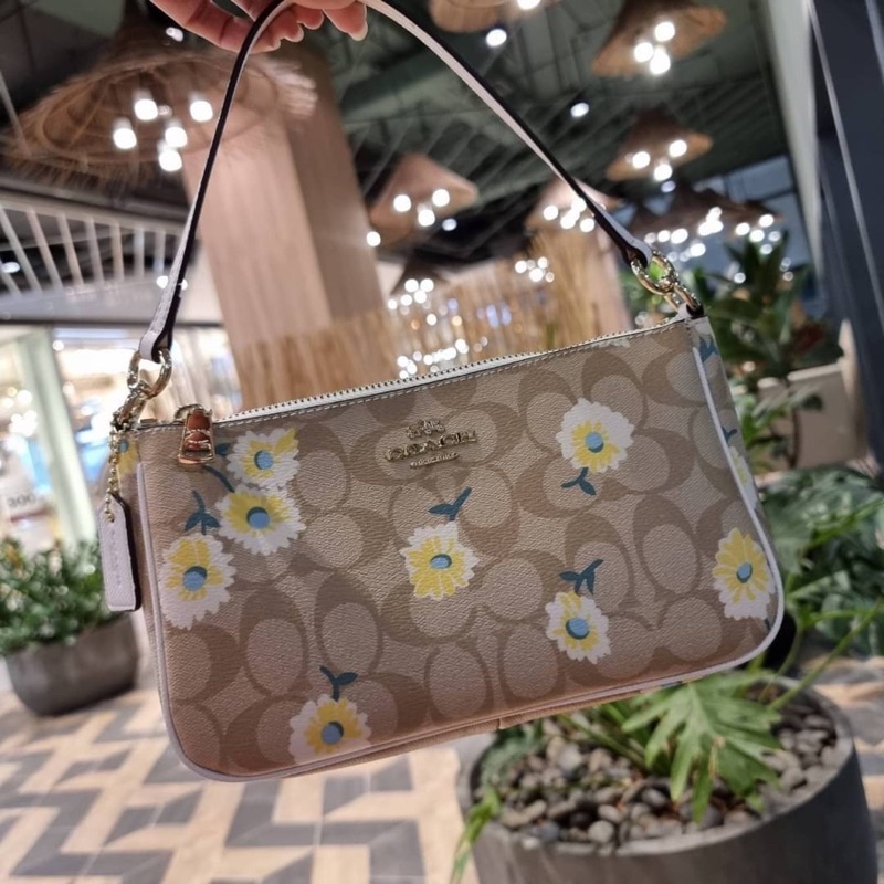COACH F36674 TOP HANDLE POUCH IN SIGNATURE WITH DAISY PRINTT