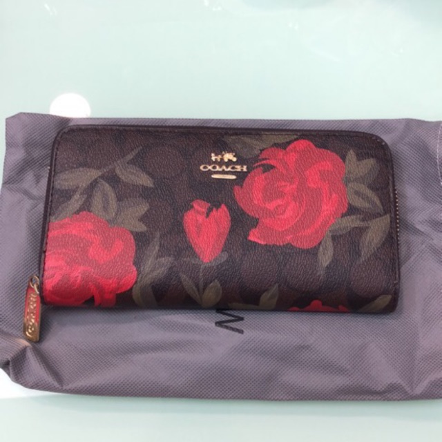 กระเป๋าสตางค์ coach ลายดอกกุหลาบแดง มือ 2