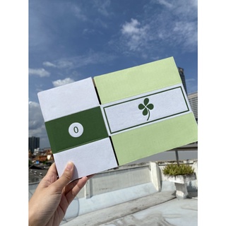 กล่องพัสดุลายน่ารัก  ไซส์ 0 กล่องไปรษณีย์ (11*17*6cm) แพค10ใบ ลายใบโคฟเวอร์ 4 แฉก สีเขียวเข้ม-เขียวอ่อน