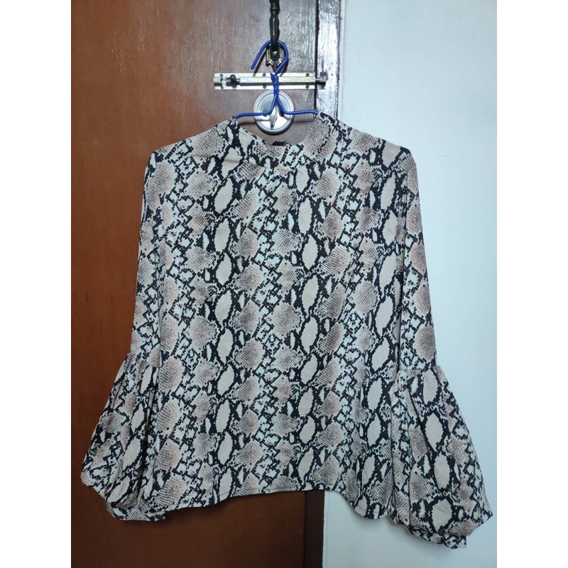 เสื้อ แบรน์ narit size m ผ้าดีลายปริ้นดูหรุหรามาก