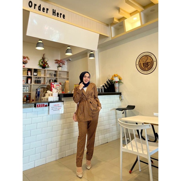ชุดเสื้อเบลเซอร์+กางเกง Shakinah By Nabil
