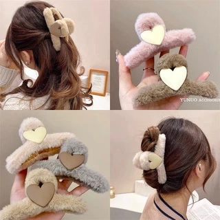 Love and Winter Clip กิ๊บหนีบผมทรงไขว้ ขนนุ่มๆฟูๆ ติดหัวใจตรงกลาง หนีบผมได้แน่น เก็บผมได้เยอะ กิ๊บติดผม กิ๊บหนีบผม