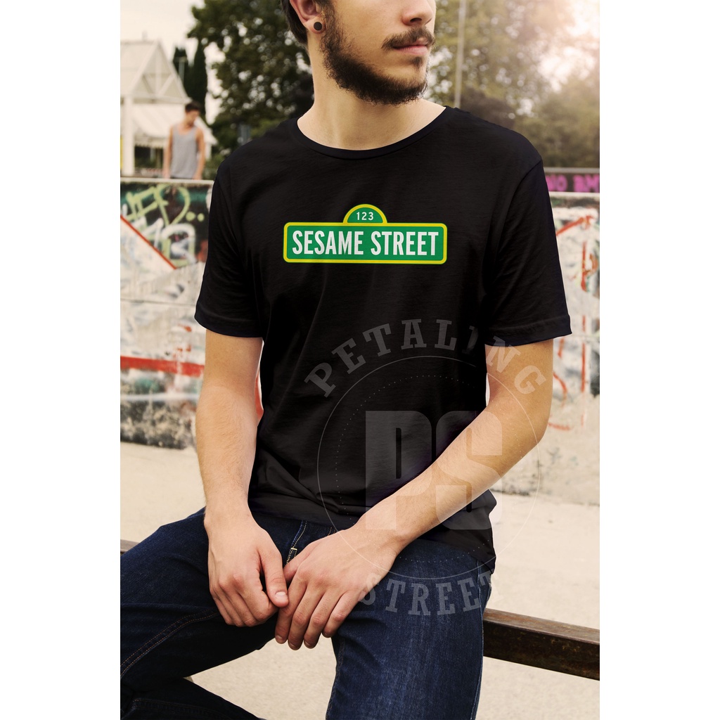 [4 WARNA ] 123 SESAME STREET เสื้อยืด / UNISEX TEE ผ้าฝ้าย 100% แฟชั่น CASUAL PRINT GRAPHIC STREETWE