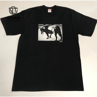 เสื้อยืดสีดำอินเทรนด์เสื้อยืดแขนสั้น พิมพ์ลาย Supreme Moriyama Dog สําหรับผู้ชายS M L   XL  XXL