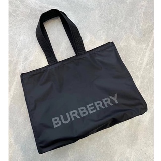 BURBERRY BLACK  NYLON TOTE BAG กระเป๋าถือ สะพายไหล่ แบรนด์เบอเบอรี่ ผ้าไนลอนสีดำ ตัวหนังสือโลโก้