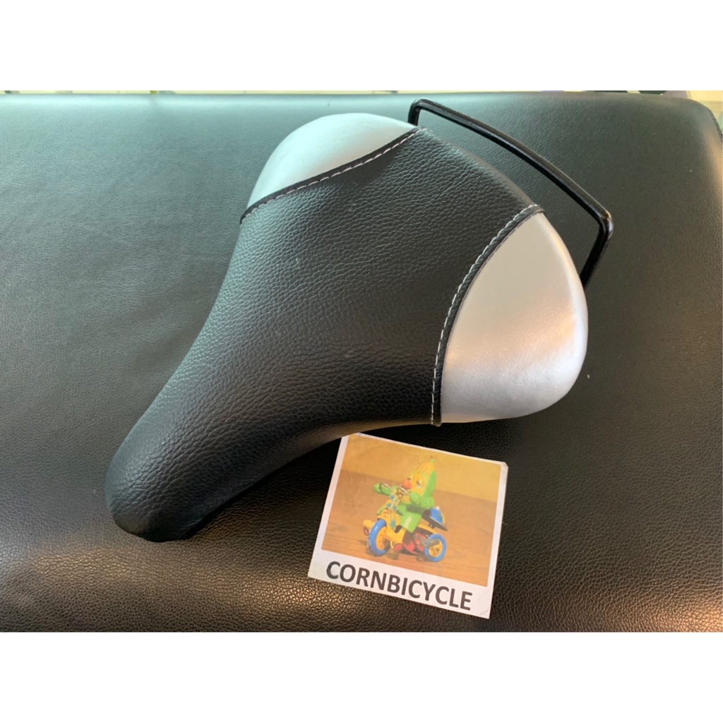 อานจักรยาน เบาะจักรยาน ทรงมินิอัดลายแม่บ้าน กว้าง หนานุ่ม มีสปริง โครงเหล็ก มีสีดำบอน และ สีดำล้วน - รูปที่ 4