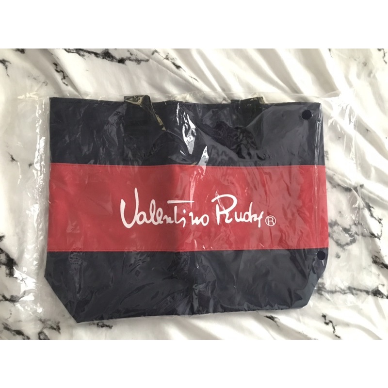 กระเป๋า valentino rudy tote bag ไม่แกะถุง สินค้าใหม่