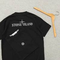 STONE ISLAND เสื้อยืด พิมพ์ลายโลโก้ Island STONE สีดํา และสีขาว