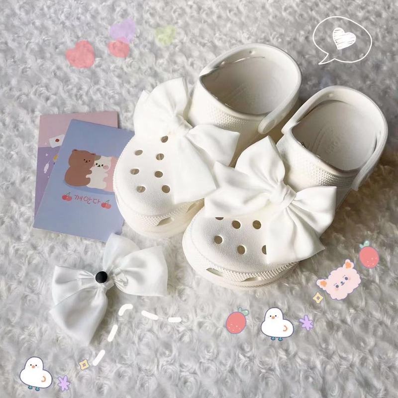 2 ชิ้น / เซต Crocs Charm Jibbitz โบว์รูรองเท้าหัวเข็มขัด Fugitive เจ้าหญิงผ้าอุปกรณ์ตกแต่งรองเท้า