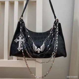 🍓สปอต 📷Dark punk underarm bag cross skull shoulder bag y2k hot girl chain กระเป๋าถือลายจระเข้