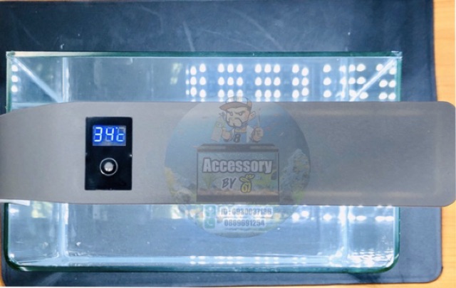 โคมไฟ RGB แบบหนีบข้างตู้เหมาะสำหรับตู้ปลา 14-18นิ้ว ไฟ 15วัตต์ และยังมีตัววัดอุณหภูมิบอกด้วย