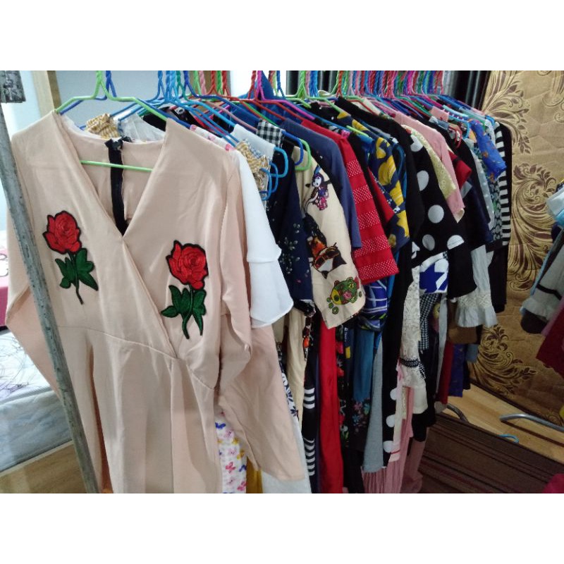 เสื้อผ้าเเฟชั่น 64 ตัว 2,200 บาท