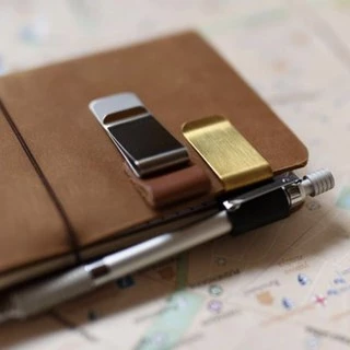 ที่เก็บปากกา เสียบเล่ม Traveler's Notebook ⭐️มีหลายสี TN Leather Metal Clip Pen Holder mimisplan
