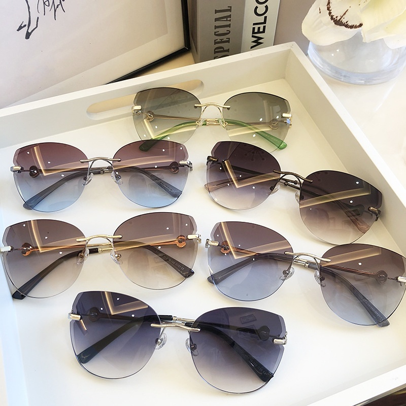 Vintage Sparkling Crystal Diamond Cat Eye Sunglasses For Women For Women - Rhinestone Glitter Cateye Model With Catwalk Bling Eyewear