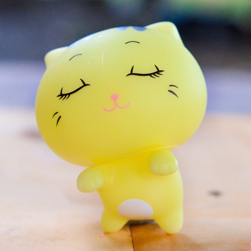 พร้อมส่งจากไทย‼ มีเก็บปลายทาง!! ตุ๊กตาเสียบเสารถ แมวน้อย หลับตา สีเหลือง