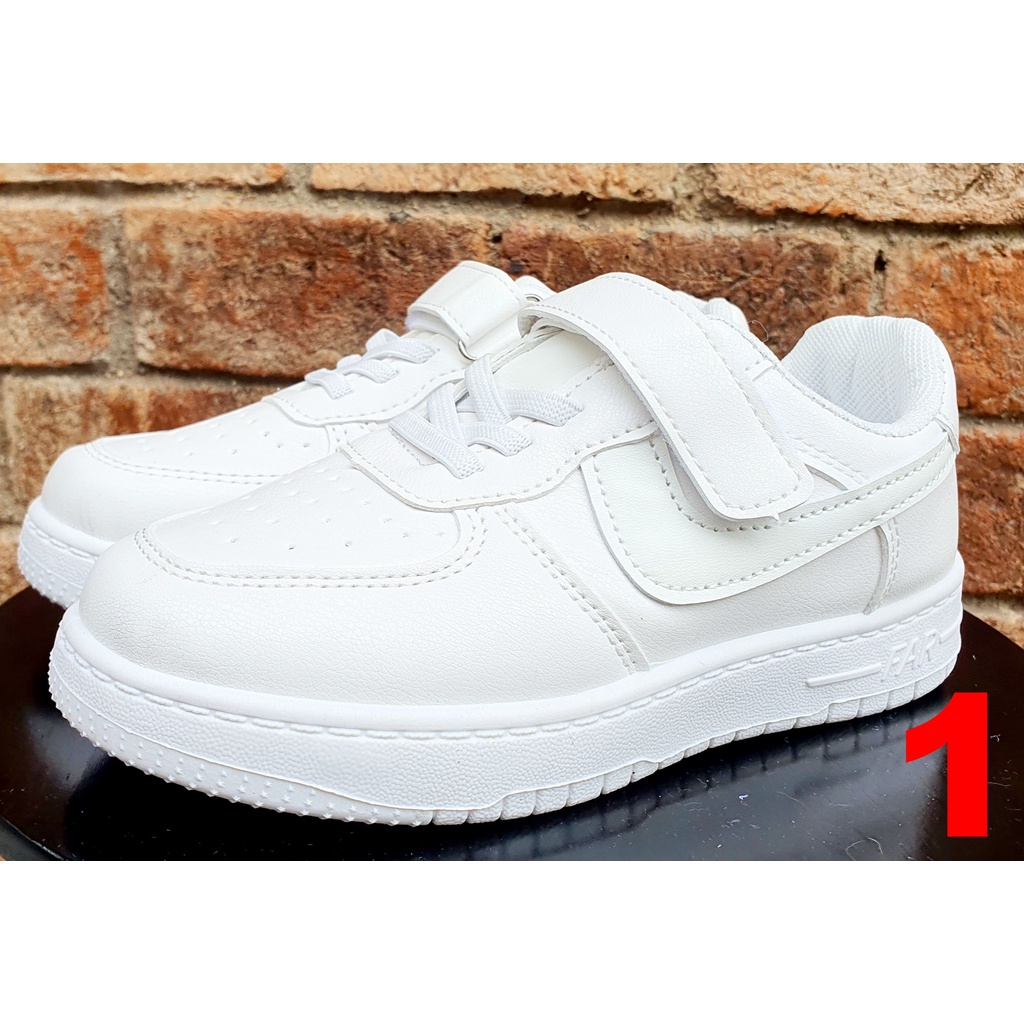 ((เบามาก/นิ่มมาก/สวย/ทน/ดี)) รองเท้าพละเด็ก รองเท้าผ้าใบสีขาว ( Size 26-37)