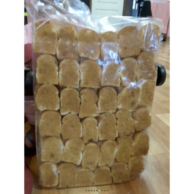 ขนมปังกระเทียมกรอบ halal มีประมาณ 245-252  ชิ้น