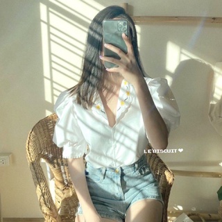 ส่งต่อ เทๆ (ไม่เคยใส่) เสื้อคอปกปักเดซี่ มีกระดุม *สีขาว*