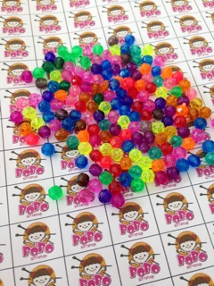 ลูกปัด 8 เหลี่ยม แบบมน สีเข้ม 70 ชิ้น 10 บาท