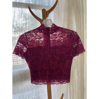เสื้อครอปลูกไม้สีแดง Guess Size Xs