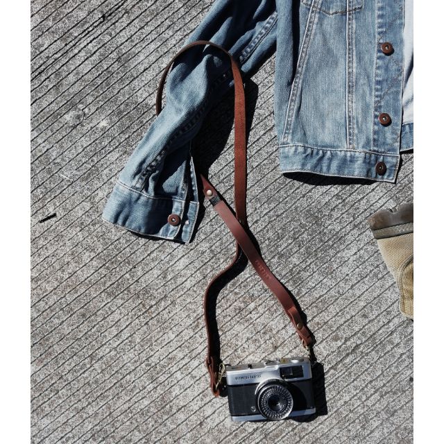 สายคล้องกล้องหนังแท้ ดีไซน์เท่ๆไม่ซ้ำใคร By...RE.STRAP