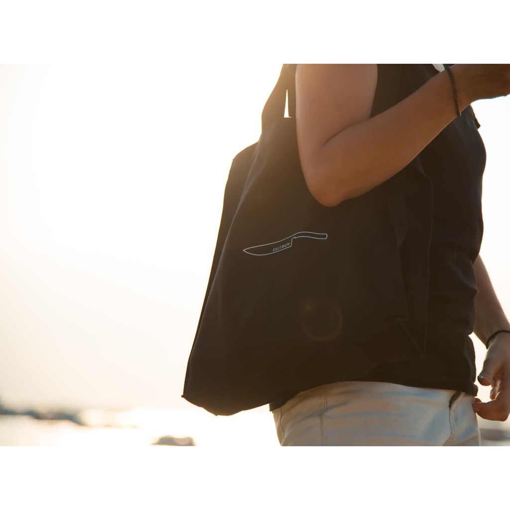 กระเป๋าผ้าสีดำ  (CUTBOY)