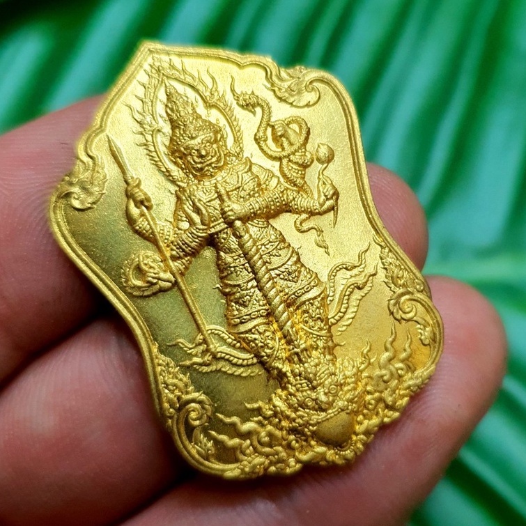 เหรียญท้าวเวสสุวรรณจตุมหาราชิกา(เนื้อกะไหล่ทอง)หลวงพ่อรวย ปาสาทิโก รุ่นแจกในงานกฐินปี 2561 อนุภาพเสริมเงินทองอำนาจบารมี