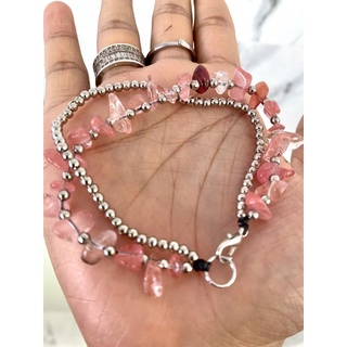 สร้อยข้อมือเม็ดเงินและหินสีชมพู