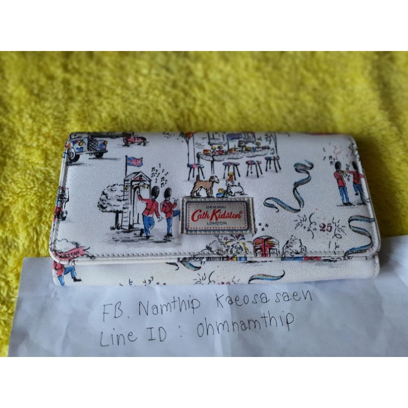 Cath Kidston กระเป๋าสตางค์รุ่น 25th Travel Document Holder Birthday Party Vintage Cream