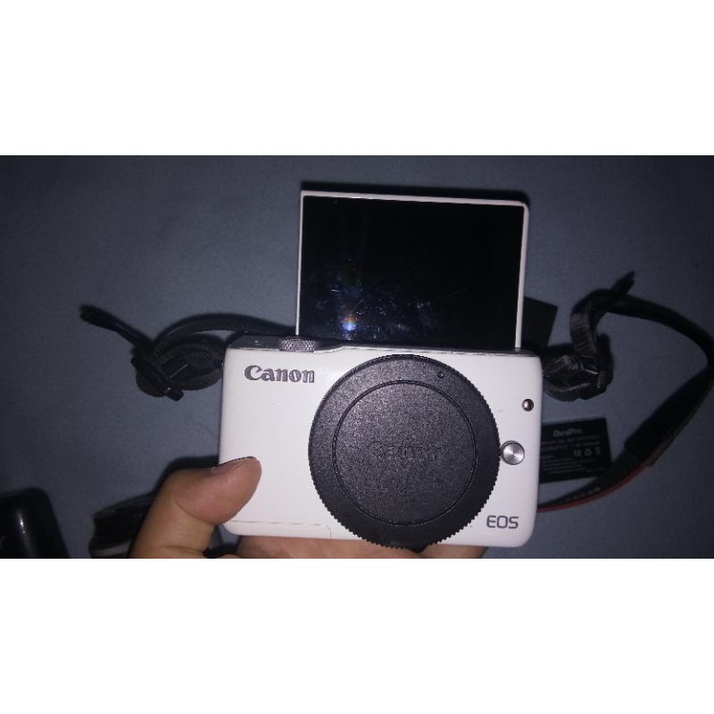 CANON EOS M10 camera