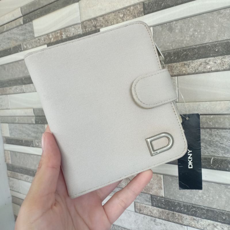 กระเป๋าสตางค์ DKNY ผ้า ป้ายห้อย