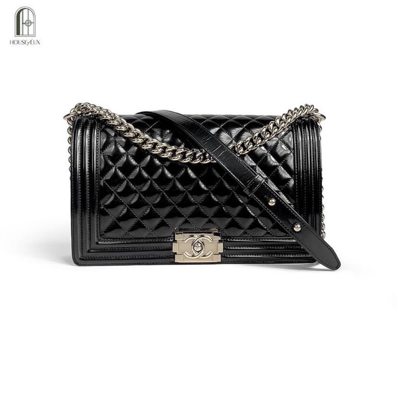 #CH221000851  Chanel/ Boy 11” Patent GHW