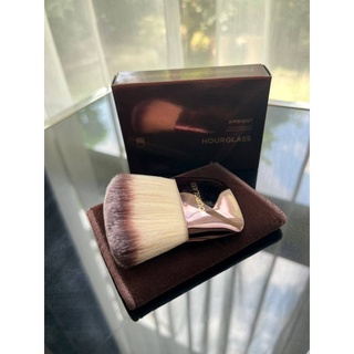 แปรง Hourglass Ambient Powder Brush