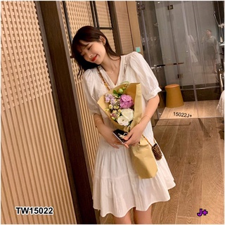 MM15022 เดรสแขนตุ๊กตา ติดกระดุมผ่าหน้าแต่งลูกไม้ doll sleeve dress Buttoned slit at the front, decorated with lace.