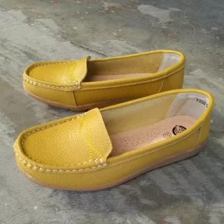 รองเท้าหนังแท้ 92-526 มี 5 สี กรม น้ำตาล กากี ขาว เหลือง ไซส์ 36-41