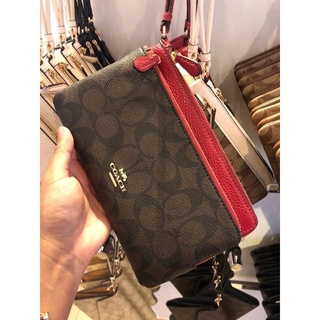 พร้อมส่ง แท้ 🇺🇸💯% New Coach คล้องมือ 2 ซิป L DOUBLE ZIP WALLET IN SIGNATURE CANVAS (COACH C5576) IM/BROWN 1941 RED