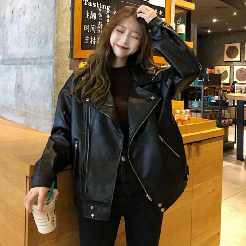 8.90 ผู้หญิงผู้ชายหนังสีดํา Biker Jacket ขนาดใหญ่หลวม PU หนังกระเป๋าซิปเกาหลี Douyin Oversize