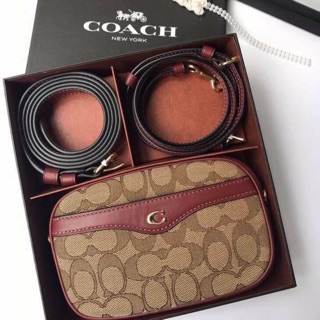 Coach ใหม่ล่าสุด ใช้งานได้ 3 แบบ  มีสายมาให้ 2 สายนะคะ จะใช้สะพายข้าง คาดอก คาดเอวได้หมด ขนาดน่ารัก ใส่โทรได้ทุกรุ่น