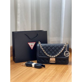 Guess  หนังนิ่มลายตาราง