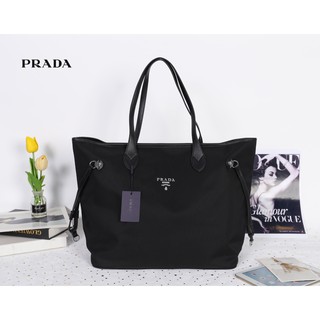 กระเป๋าสะพาย shopping ใบใหญ่ PRADA premium gift Tote