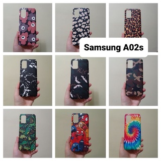 เคสแข็ง Samsung A02s เคสไม่คลุมรอบนะคะ เปิดบน เปิดล่าง (ตอนกดสั่งซื้อ จะมีให้เลือกลายก่อนชำระเงินค่ะ)