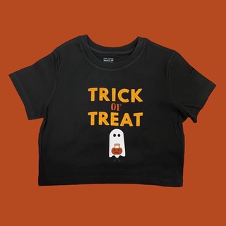 เสื้อยืด crop Regular สกรีนลาย Halloween 🎃 ลาย trick or treat พร้อมส่ง✨