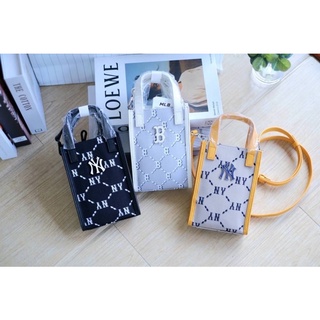 พร้อมส่ง ‼️🎒 กระเป๋า MONOGRAM Phone Pouch NEW YORK YANKEES ทรงน่ารักมาก รุ่นใหม่ล่าสุด สวยมากกของแท้💯