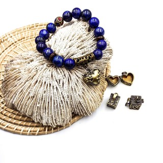 กำไลหินแท้ Lapis lazuli ขนาด 10 มิล ประดับด้วยหินทิเบต และ wish locket ที่เปิดปิดได้ จะใส่ข้อความพิเศษถึงคนพิเศษ