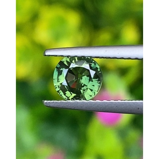 พลอย เขียวส่อง (Green Sapphire) 1.02 กะรัต (Cts.) พลอยแท้ อัญมณีมงคลประจําวันเกิด