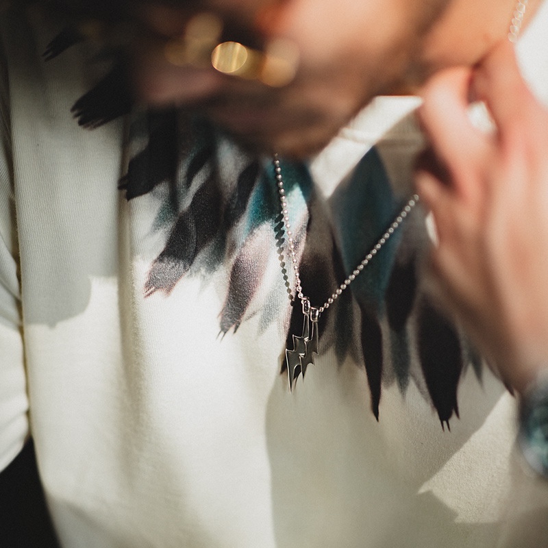 Maden  ใหม่ เสื้อยืดแขนสั้น พิมพ์ลายขนนก ทรงหลวม สไตล์อินเดียเรโทร อเมริกัน ฤดูร้อน สําหรับผู้ชาย 2022