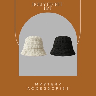 H135-H136: Holly Bucket | Mystery Accessories