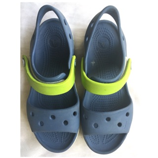 รองเท้า crocs แท้ ของเด็ก size C13 ยาว 19 cm.